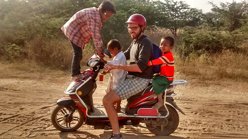 Cómo moverse por Bagan - e-bike