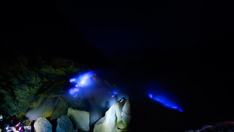 Kawah Ijen - Fuego azul con azufre
